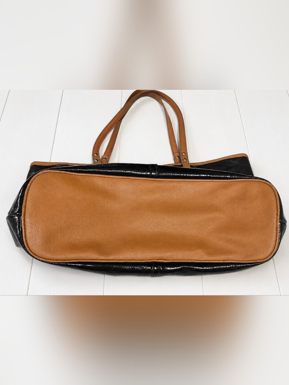NINE WEST Black and Tan Patent Leather Handbag. - Picture 3 of 5